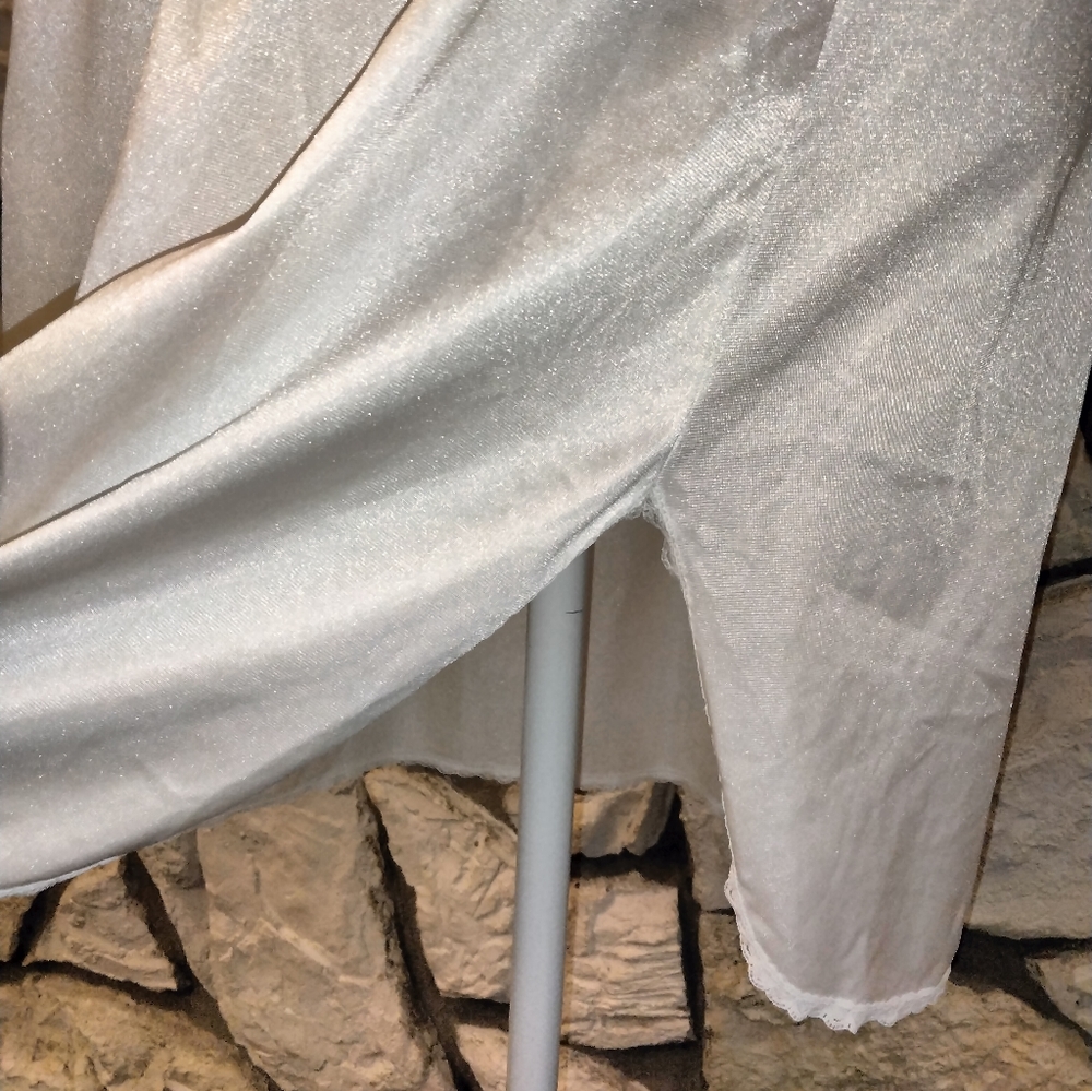 White Slip With Slit - Picture 2 of 5
